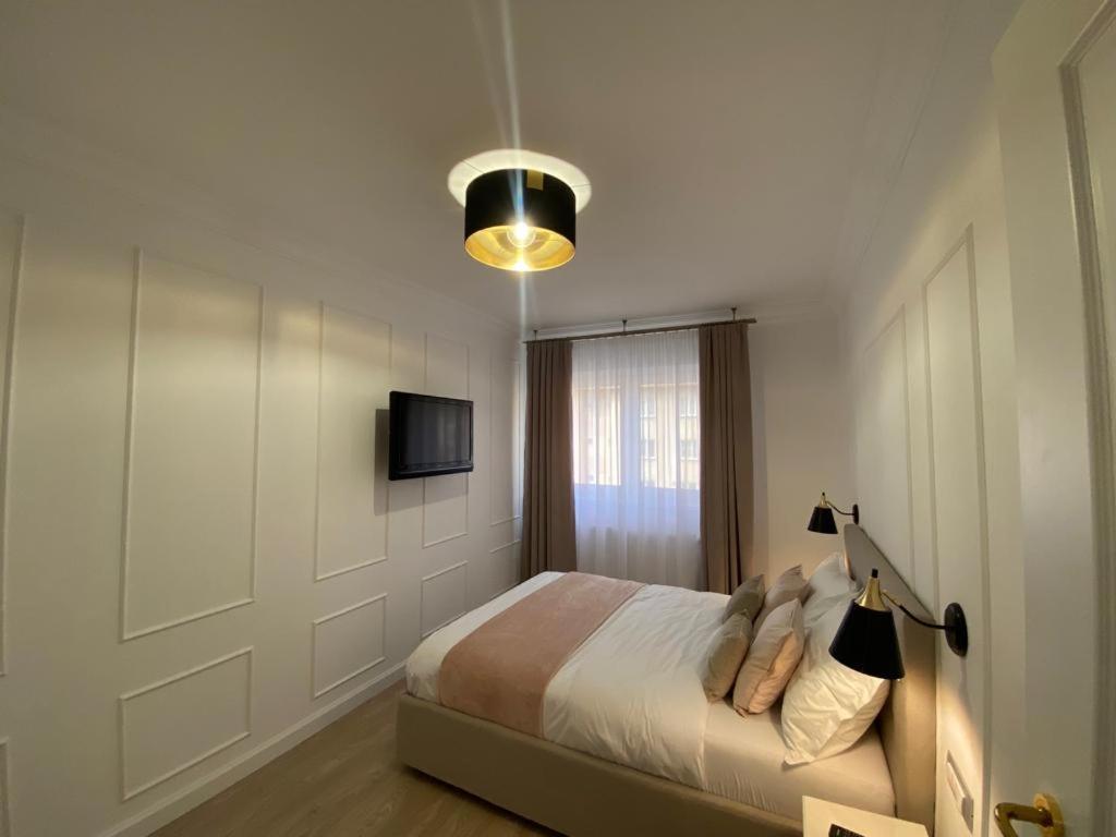 Central Spacious Apartment With Balcony - Alba Carolina Alba Iulia Eksteriør bilde