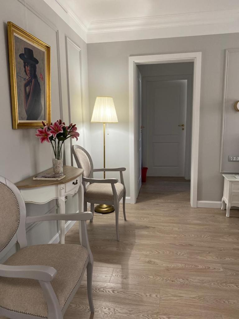 Central Spacious Apartment With Balcony - Alba Carolina Alba Iulia Eksteriør bilde