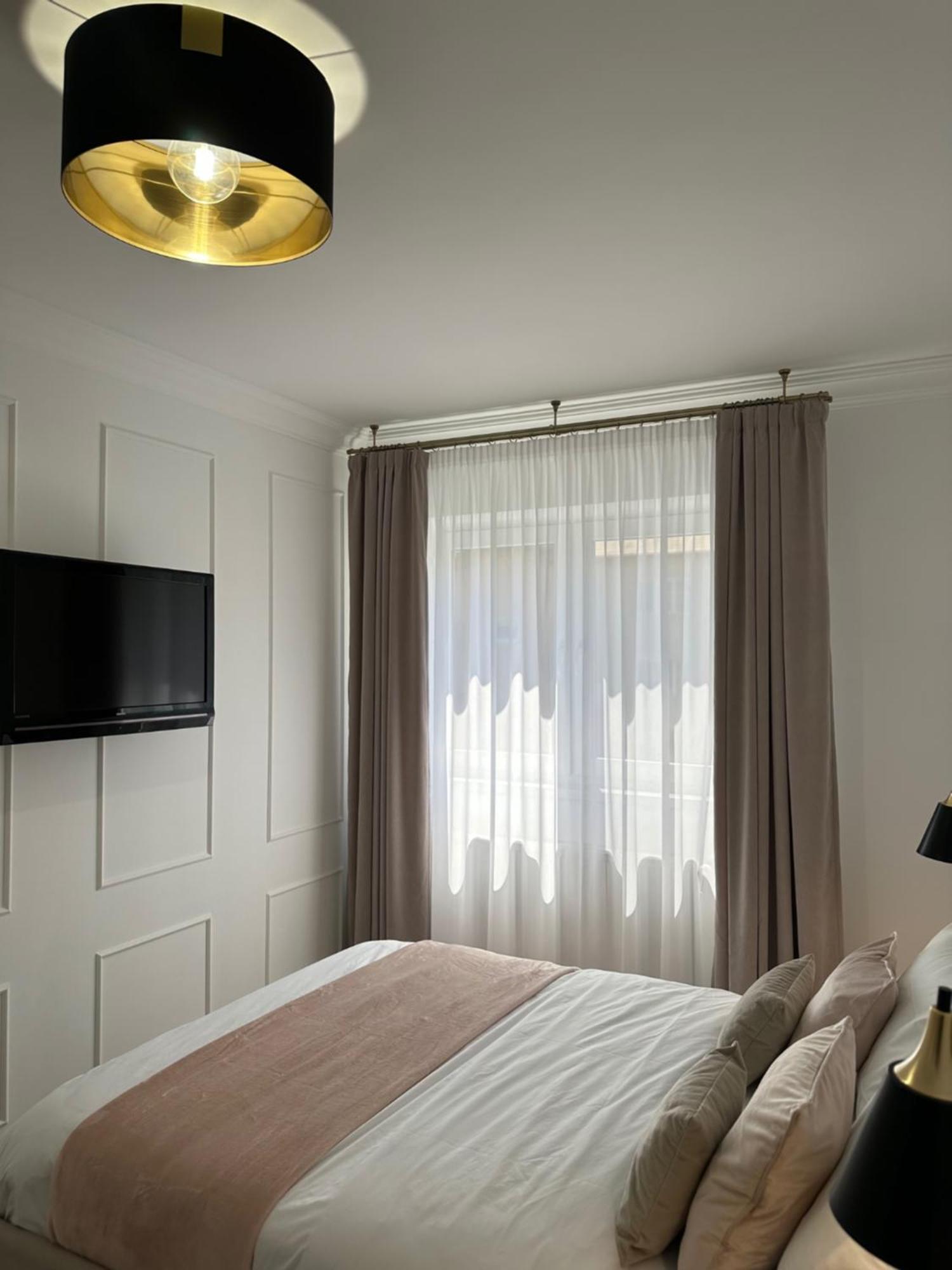 Central Spacious Apartment With Balcony - Alba Carolina Alba Iulia Eksteriør bilde